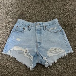 Levi’s 501 jean short!!